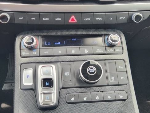 Used 2024 Hyundai Palisade Limited FWD image 16