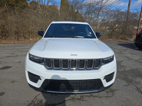 Used 2024 Jeep Grand Cherokee Laredo X image 9