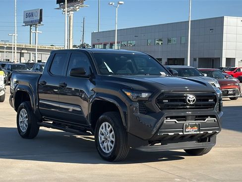 Used 2025 Toyota Tacoma SR image 3