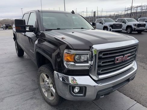 Used 2018 GMC Sierra 2500 SLE w/ SLE Preferred Package image 3