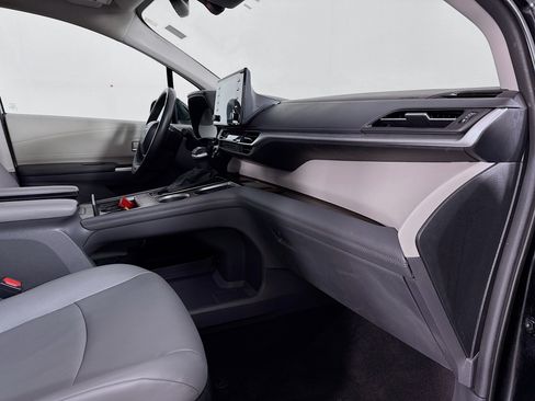 Certified 2024 Toyota Sienna XLE w/ XLE Plus Package FWD image 32