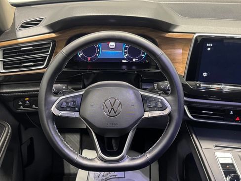 Used 2024 Volkswagen Atlas SE image 31