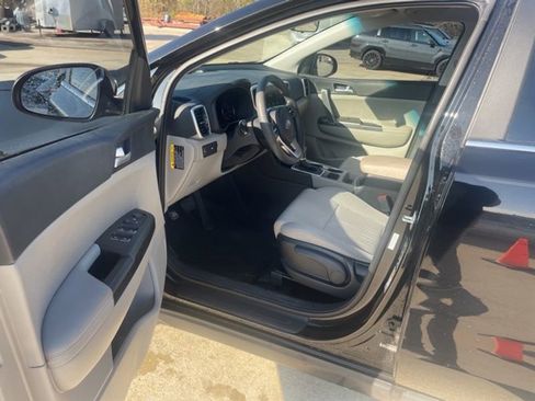 Used 2022 Kia Sportage LX image 10