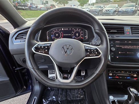 Used 2022 Volkswagen Tiguan SEL R-Line AWD/4WD image 18