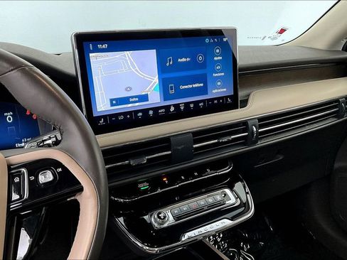 Used 2023 Lincoln Corsair Reserve image 8