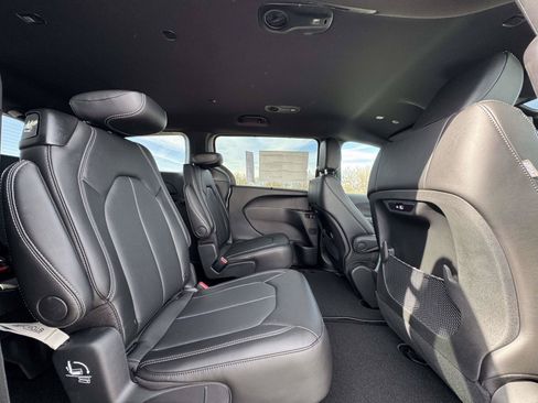 New 2026 Chrysler Pacifica Select w/ S Appearance Package AWD/4WD image 16