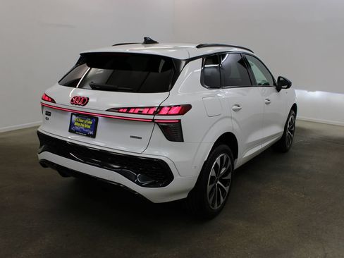 New 2026 Audi Q3 quattro 2.0T AWD/4WD image 5