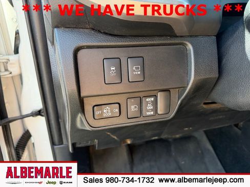 Used 2020 Toyota Tacoma Limited image 17