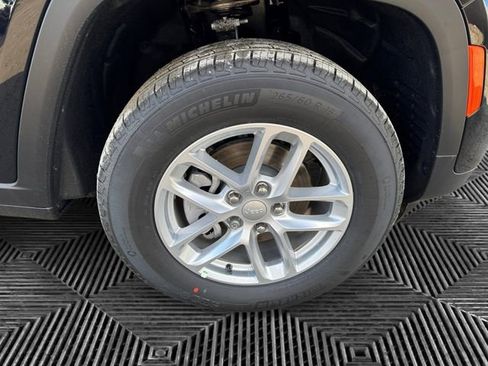 New 2025 Jeep Grand Cherokee Laredo X w/ Luxury Tech Group I image 9