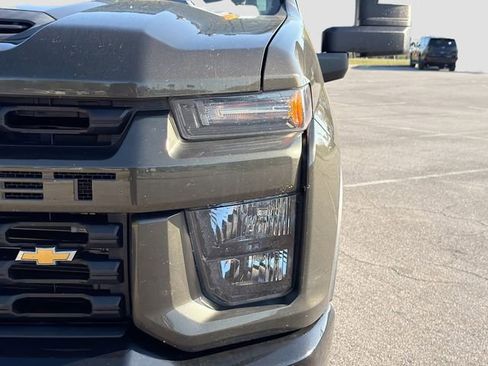 Used 2023 Chevrolet Silverado 2500 Custom w/ Custom Value Package image 9