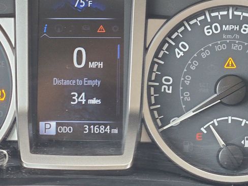Used 2023 Toyota Tacoma SR5 AWD/4WD image 22