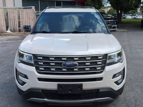Used 2017 Ford Explorer XLT w/ Equipment Group 202A AWD/4WD image 2