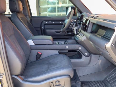 Used 2023 Land Rover Defender 90 V8 image 16