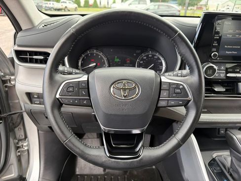 Used 2020 Toyota Highlander XLE FWD image 15