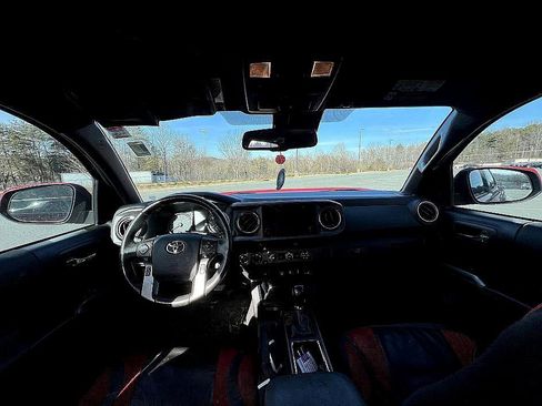 Used 2019 Toyota Tacoma TRD Off-Road image 10