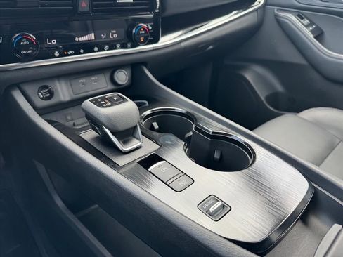 Certified 2026 Nissan Rogue SL FWD image 21