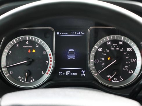 Used 2017 Nissan Titan SV image 18