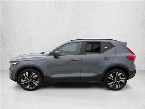 Used 2023 Volvo XC40 B5 Plus w/ Climate Package AWD/4WD image 8