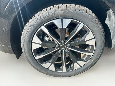 Used 2026 Volvo XC60 B5 Plus AWD/4WD image 11