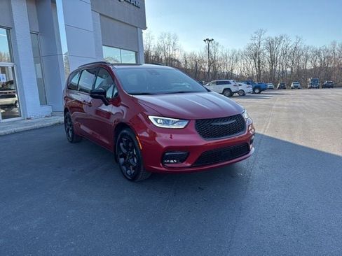 New 2026 Chrysler Pacifica Limited image 6