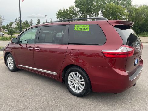 Used 2015 Toyota Sienna XLE FWD image 4