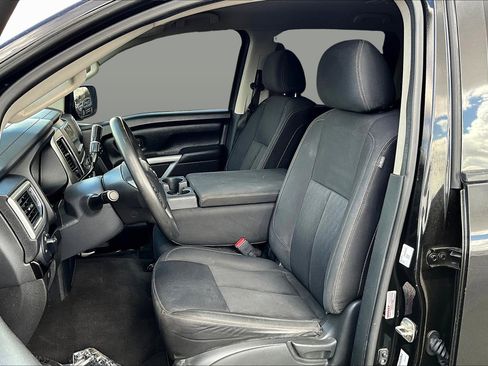 Used 2017 Nissan Titan SV image 24