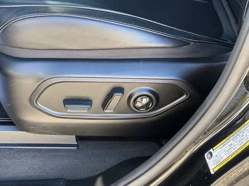 Used 2023 Jeep Grand Cherokee L Limited w/ Luxury Tech Group II image 19