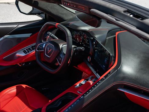 Used 2024 Chevrolet Corvette Stingray Premium Conv w/ Z51 Performance Package RWD image 37