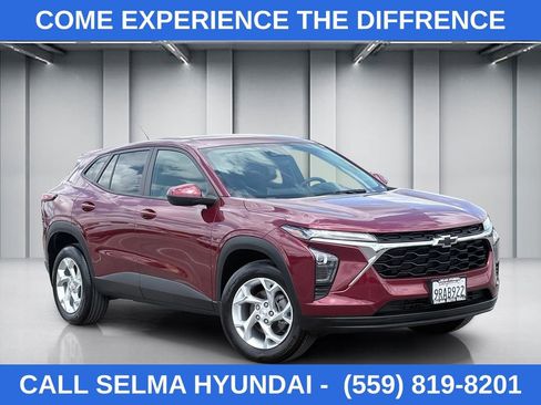 Used 2024 Chevrolet Trax LS w/ LS Convenience Package FWD image 1