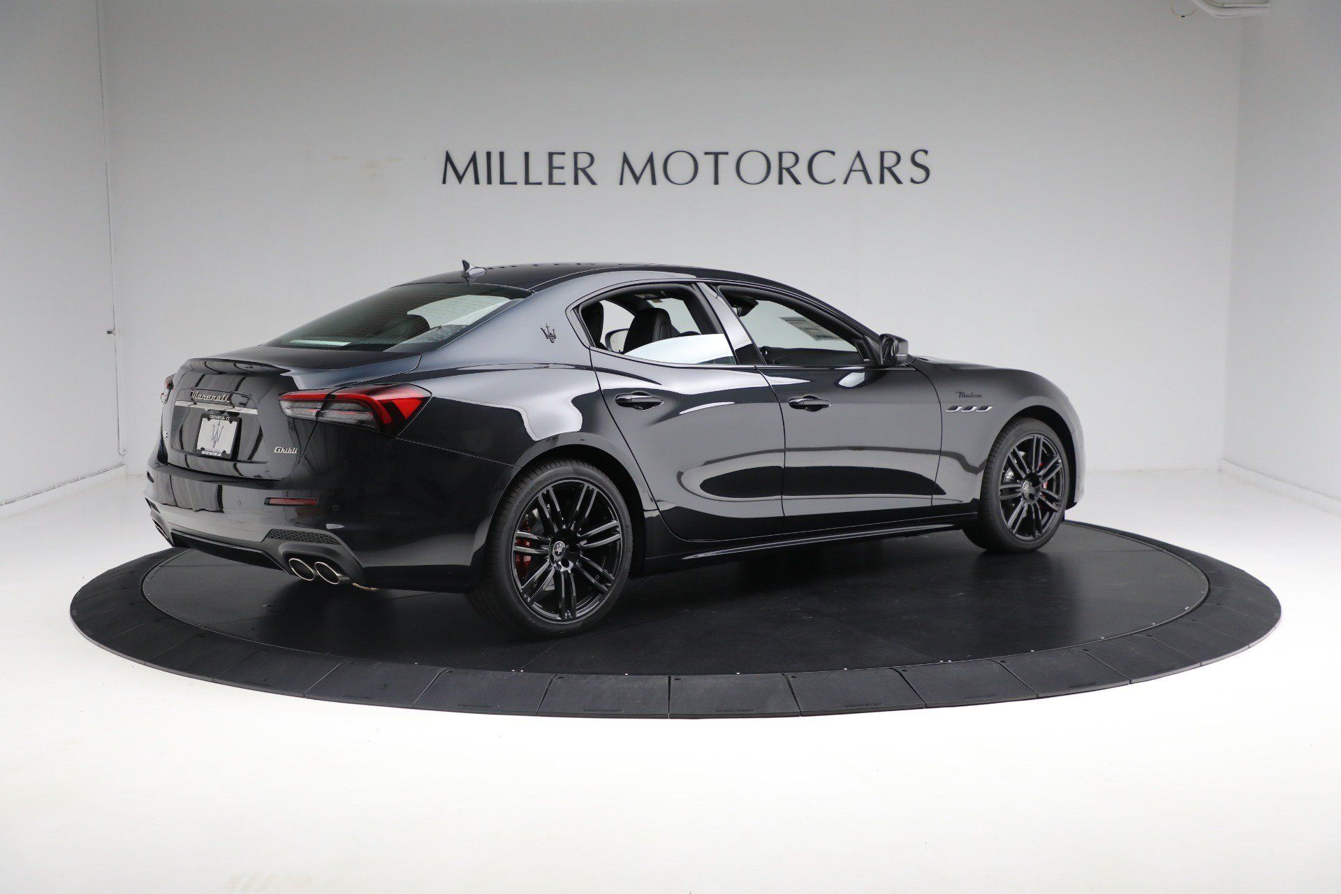 Certified 2024 Maserati Ghibli Modena Q4 AWD/4WD image 14