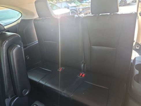 Used 2021 Toyota Highlander XLE AWD/4WD image 16