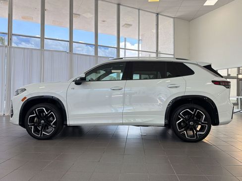 Used 2025 Volkswagen Tiguan SEL R-Line image 2