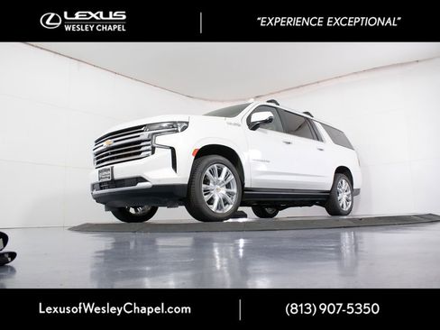 Used 2022 Chevrolet Suburban High Country w/ Premium Package 2 AWD/4WD image 13