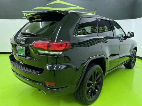 Used 2018 Jeep Grand Cherokee Altitude AWD/4WD image 10