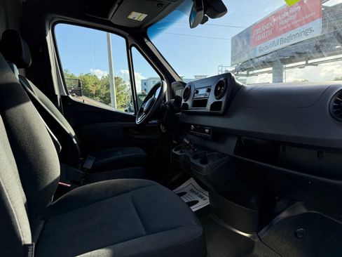 Used 2019 Freightliner Sprinter 170 image 27