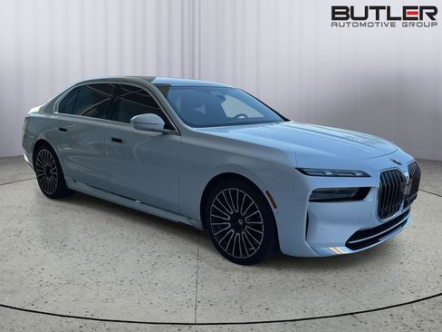 Certified 2024 BMW i7 xDrive60 w/ Executive Package AWD/4WD image 6
