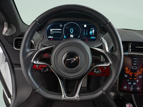 Used 2023 McLaren Artura RWD image 11