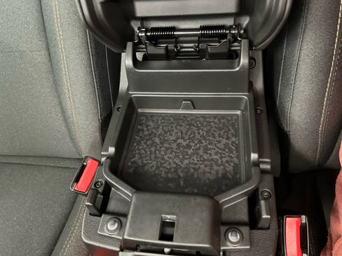 Used 2025 Jeep Wrangler Sahara image 27