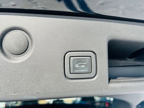 Used 2023 Chevrolet Equinox Premier image 35