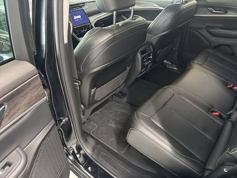 Used 2023 Jeep Grand Cherokee Limited AWD/4WD image 23