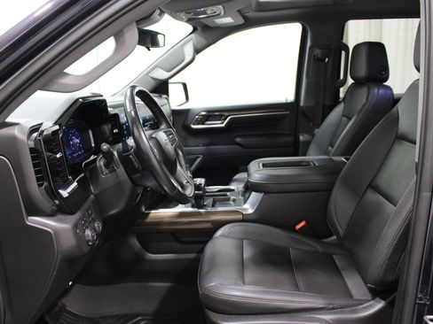 Used 2022 Chevrolet Silverado 1500 LT Trail Boss w/ Convenience Package II AWD/4WD image 3