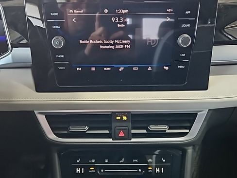 New 2026 Volkswagen Taos SE image 29