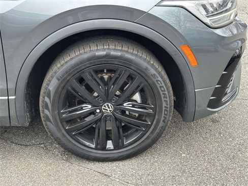 Certified 2022 Volkswagen Tiguan SE R-Line image 11