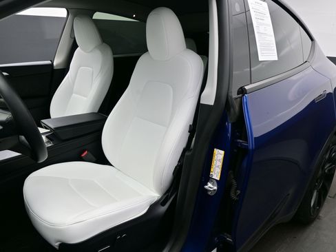 Used 2023 Tesla Model Y Long Range image 11