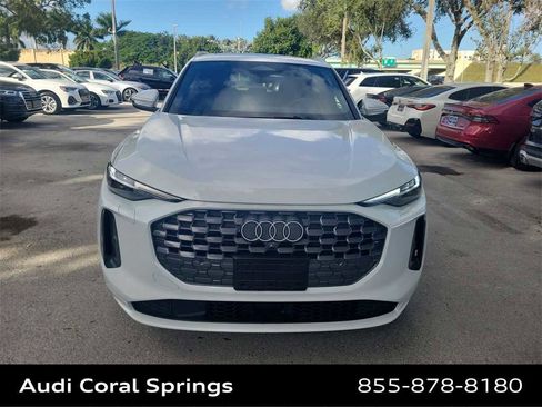 Certified 2025 Audi Q5 Prestige image 3