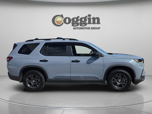 Used 2024 Honda Pilot TrailSport image 6