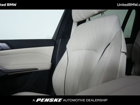 New 2026 BMW X7 M60i image 25