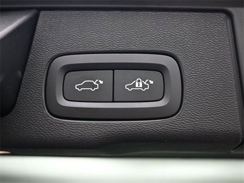 Used 2022 Volvo XC60 B6 Inscription w/ Advanced Package image 11