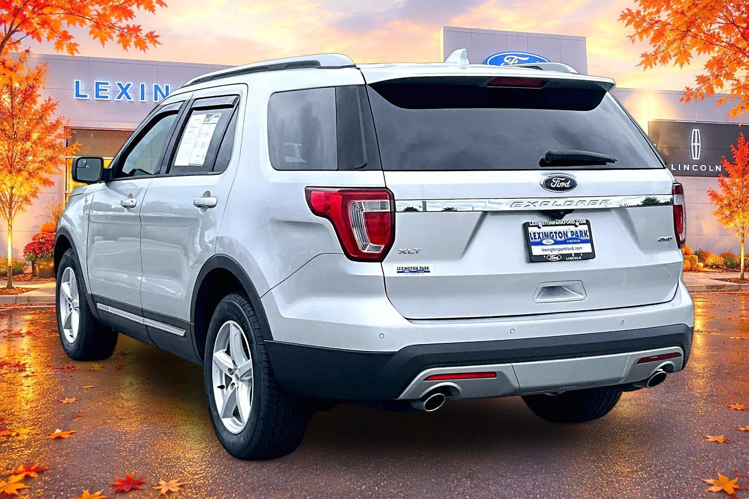 Used 2016 Ford Explorer XLT w/ Equipment Group 202A AWD/4WD image 4