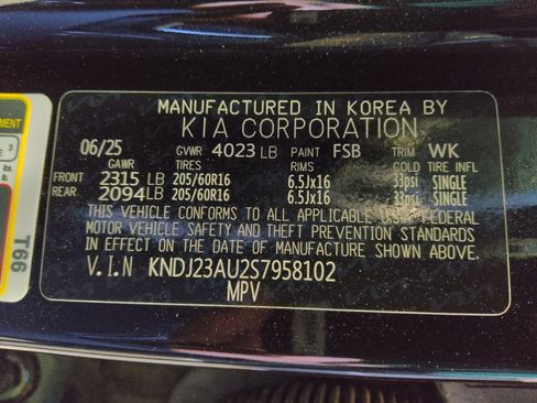 Used 2025 Kia Soul LX FWD image 33